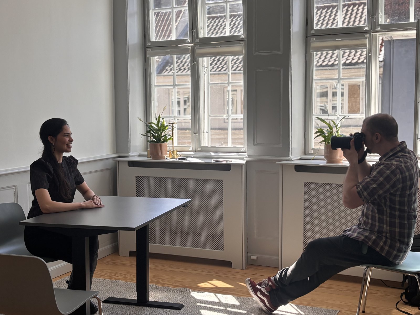 Deltager til fotografering hos Improve Business Academy